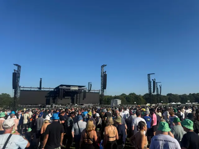 Audience at Heaton Park