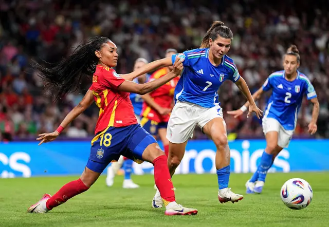 Sofia Cantore of Italy is challenged by Salma Paralluelo