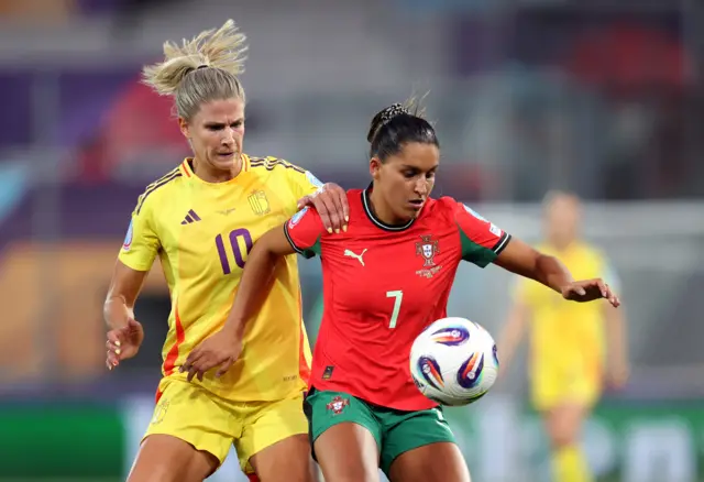 Francisca Nazareth of Portugal is challenged by Justine Vanhaevermaet