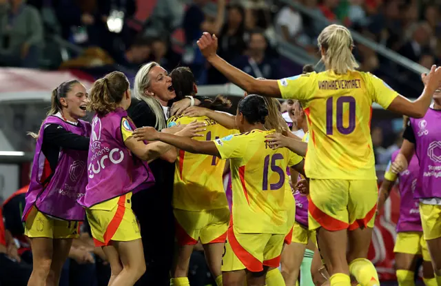 Amber Tysiak of Belgium celebrates with Elisabet Gunnarsdottir