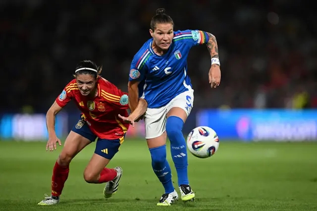 : Elena Linari of Italy competes for the ball with Aitana Bonmati