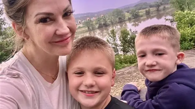 Keli Rabon reunited with her sons Braeden Davis, centre, and Brock Davis
