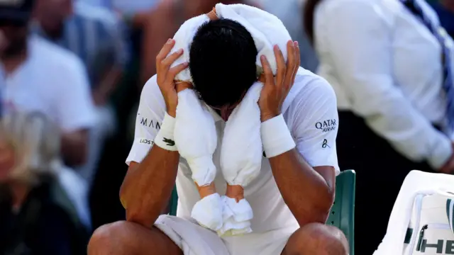 Novak Djokovic with ice towel