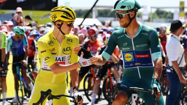 Tadej Pogacar & Jonathan Milan shake hands