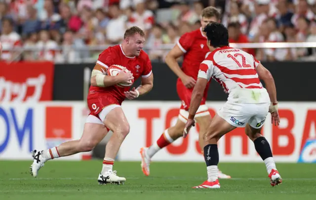 Dewi Lake runs with the ball