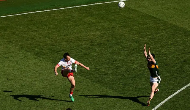 Darragh Canavan kicks