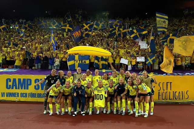 Sweden players celebrate Fridolina Rolfo's 100th appearances