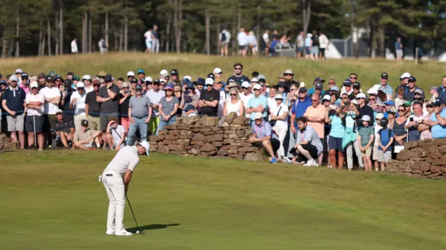 Crowds watch McIlroy