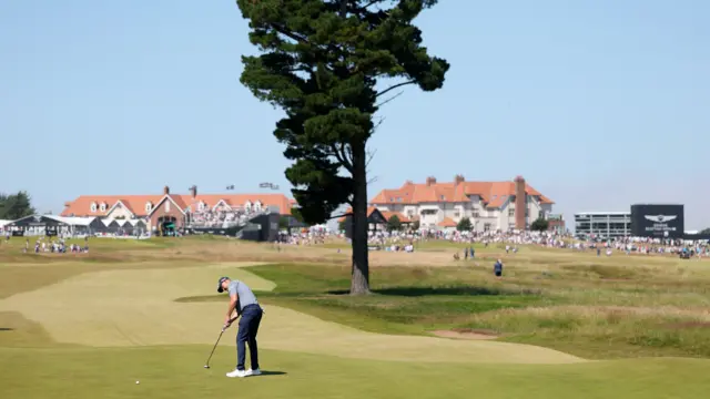 General view of the Renaissance Club