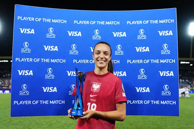 Natalia Padilla with the Player of the Match trophy