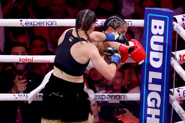 Katie Taylor v Amanda Serrano