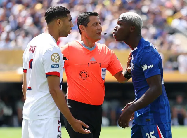 Hakimi argues with Caicedo