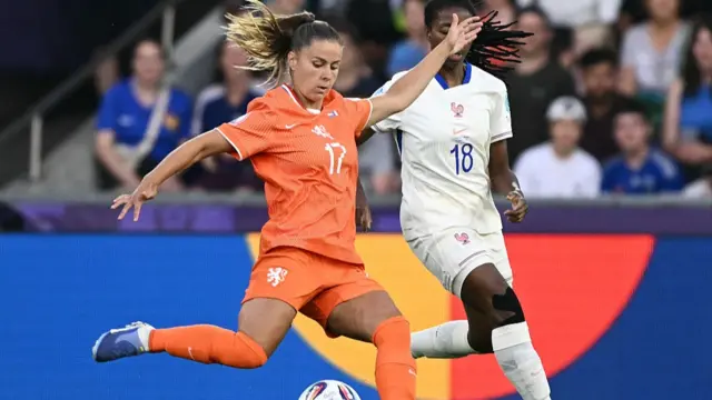 Netherlands' midfielder #17 Victoria Pelova