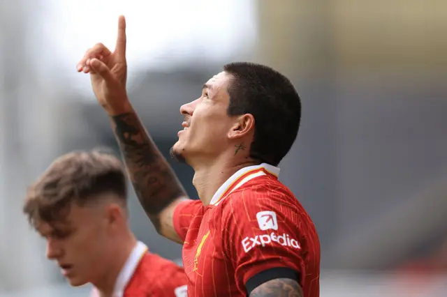 Darwin Nunez points to the sky in honour of Diogo Jota after scoring