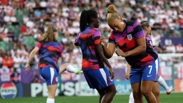 Lauren James of England warms up