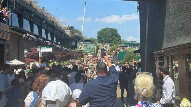 Crowds gathering at Wimbledon waiting to see Carlos Alcaraz on court 14