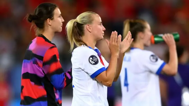 Beth Mead of England applauds the fans following victory