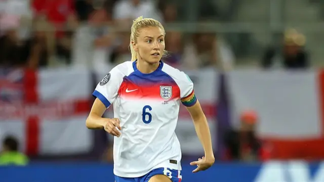 Leah Williamson of England runs with the ball