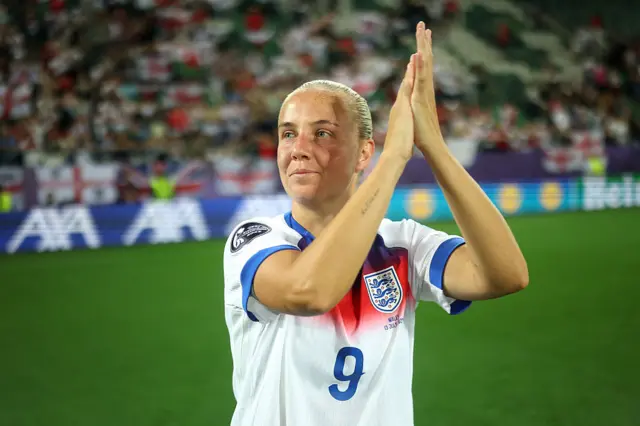 Beth Mead of England shows her appreciation