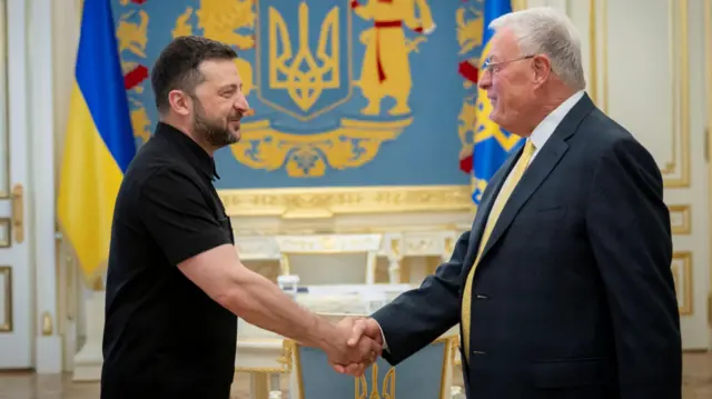 Zelensky and Kellogg shake hands
