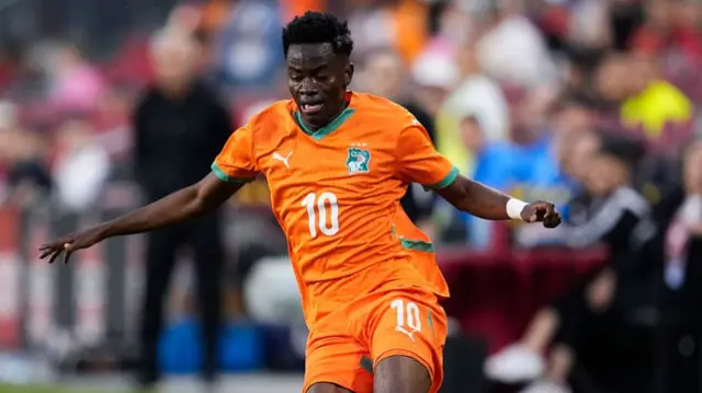 Simon Adingra in action for Ivory Coast