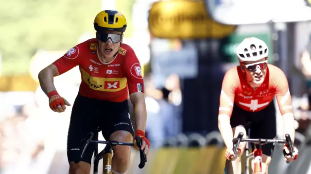 Jonas Abrahamsen beats Mauro Schmid to win stage 11 of the 2025 Tour de France