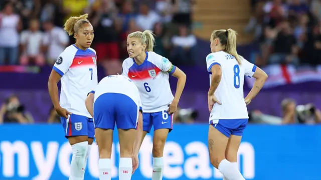 Leah Williamson of England reacts towards her teammates Lauren James, Alessia Russo and Georgia Stanway