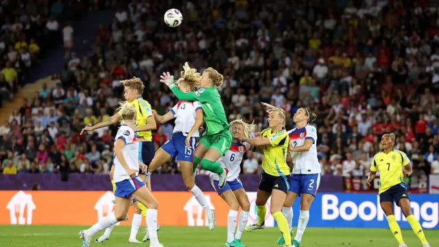 Esme Morgan, Hannah Hampton, Leah Williamson and Lucy Bronze of England defend a crossed ball whilst under pressure from Lina Hurtig and Stina Blackstenius of Sweden