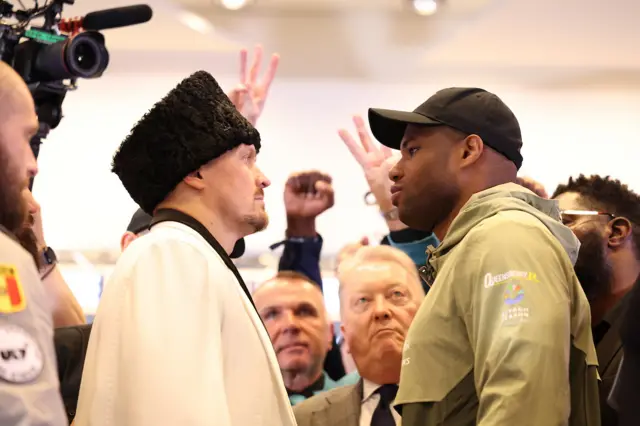 Oleksandr Usyk and Daniel Dubois stare off