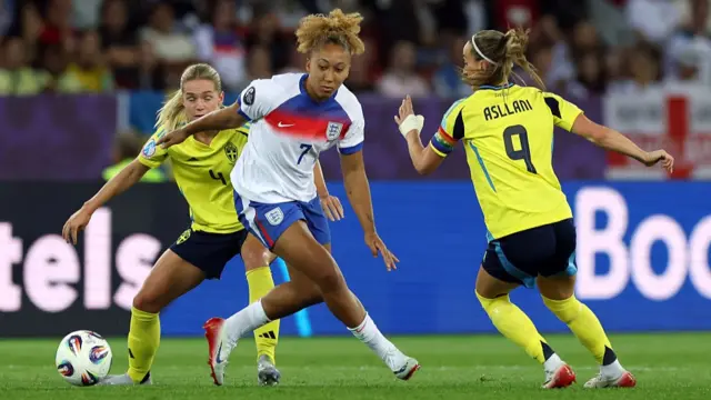 Lauren James of England battles for possession with Hanna Lundkvist and Kosovare Asllani of Sweden