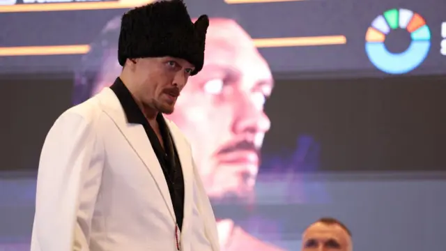 Oleksandr Usyk making his entrance
