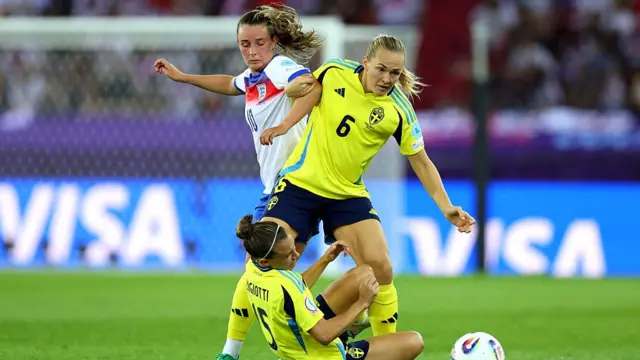 Magdalena Eriksson and Julia Zigiotti Olme of Sweden battles for possession with Ella Toone of England