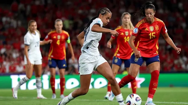 Iman Beney of Switzerland runs with the ball under pressure from Leila Ouahabi of Spain