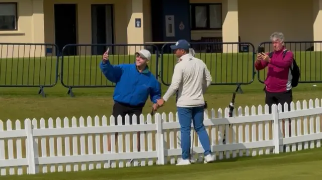Fans taking a selfie with Viktor Hovland