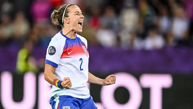 Lucy Bronze in action