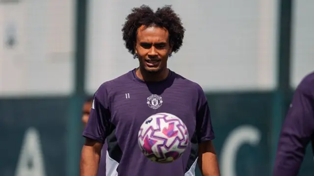 Joshua Zirkzee in training for Man Utd