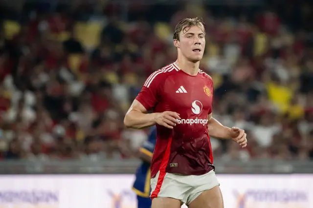 Rasmus Hojlund in action for Man Utd