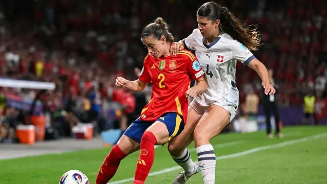 Spain's defender #02 Ona Batlle fights for the ball with Switzerland's midfielder #04 Noemi Ivelj