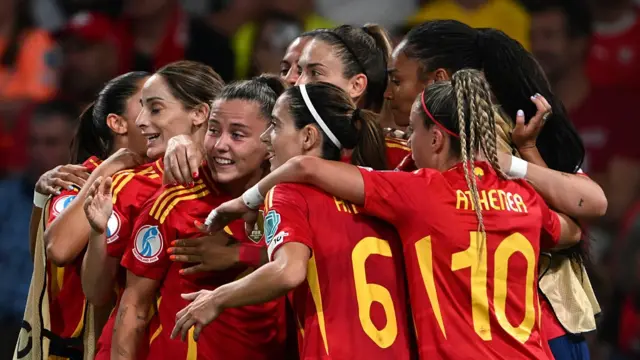 Claudia Pina of Spain celebrates his goal