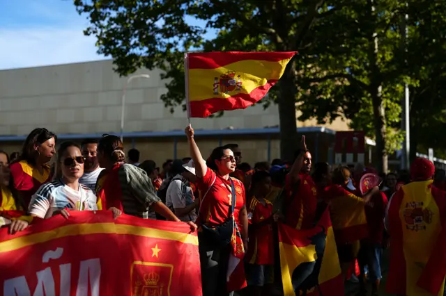Spain fans walking to stadium