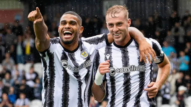 St Mirren players celebrating