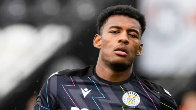 St Mirren's Jayden Richardson warms up