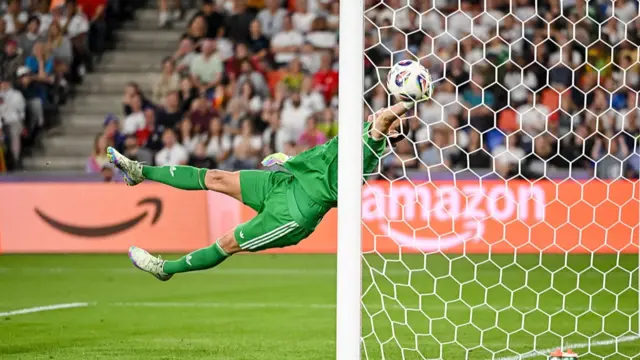 goalkeeper Ann-Katrin Berger of Germany controls the Ball