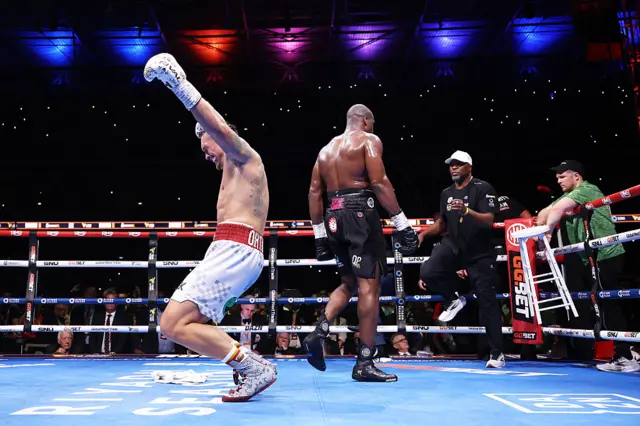 Oleksandr Usyk celebrates as Daniel Dubois walks away