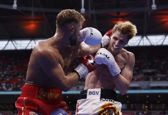 Lewis Edmondson punches Daniel Lapin