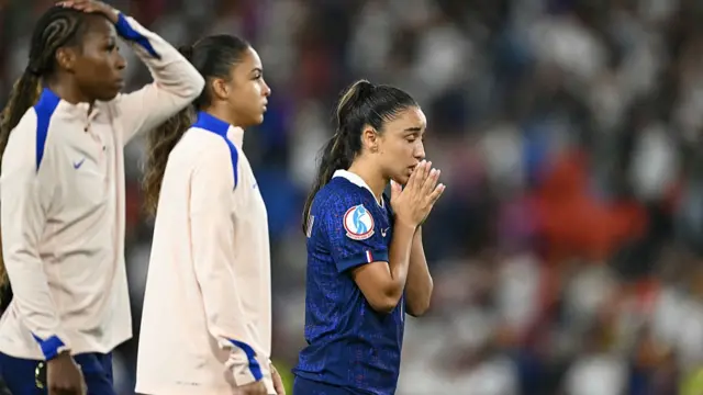 France's midfielder #07 Sakina Karchaoui