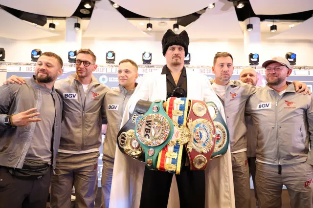Oleksandr Usyk posing with the heavyweight world championships