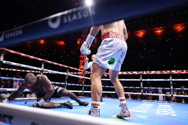 Dubois on the floor after being knocked down by Usyk