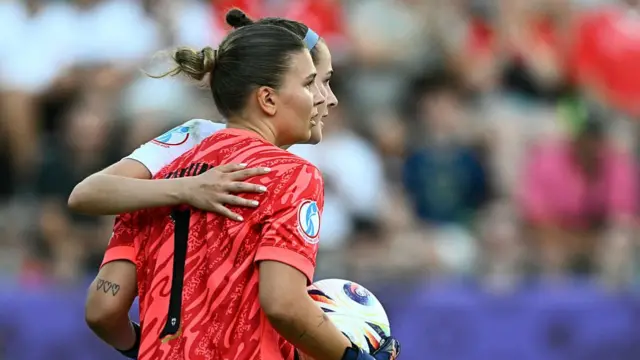 Finland's goalkeeper #01 Anna Koivunen and Finland's defender #06 Joanna Tynnila look at players during the UEFA Women's Euro 2025 Group A football match between Iceland and Finland at the Arena Thun stadium in Thun on July 2, 2025.