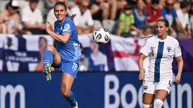 Iceland's defender #18 Gudrun Arnardottir fights for the ball with Finland's midfielder #04 Ria Oling (R) during the UEFA Women's Euro 2025 Group A football match between Iceland and Finland at the Arena Thun stadium